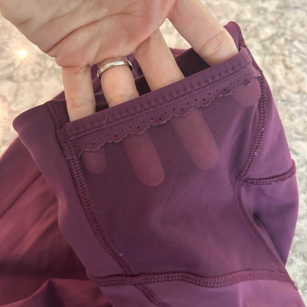 Lululemon Free Runner Crop Plum Size 6 High Rise Mesh Reflective Luxtreme - Picture 5 of 6